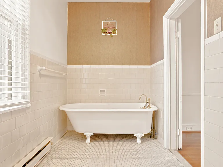 209 N Washington St — Photo 58