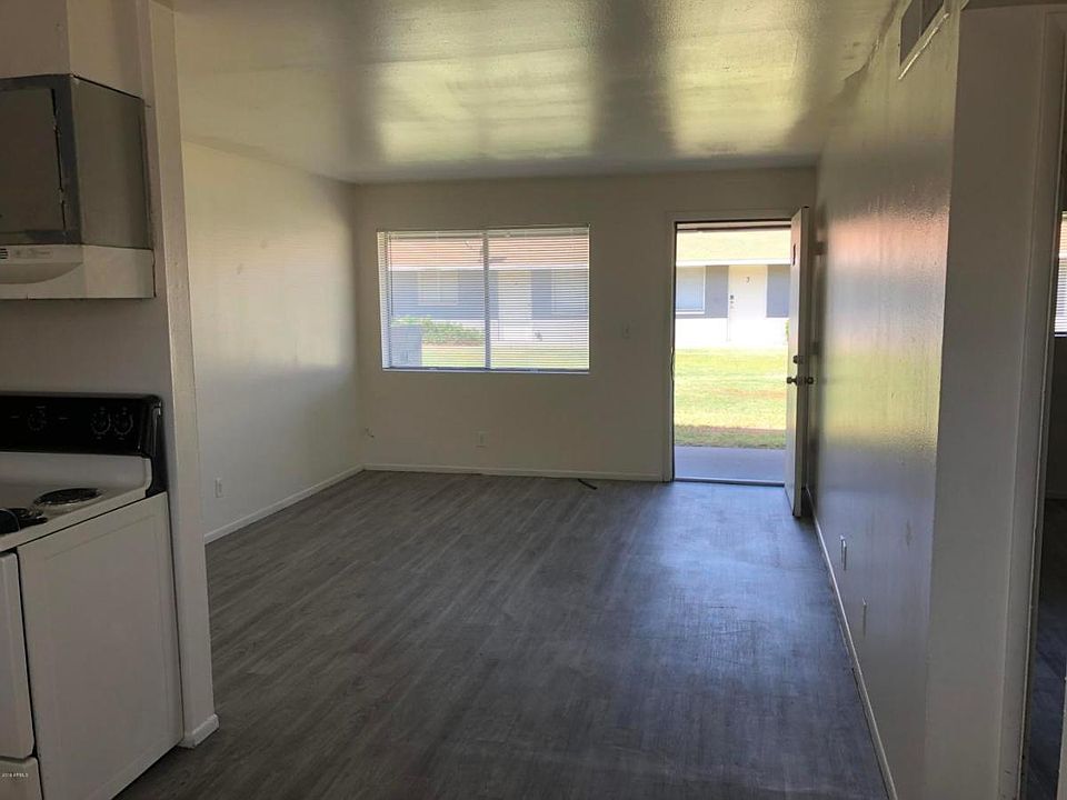 1st image of 2414 W Devonshire Ave APT 13