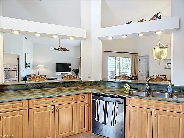 2860 Citrus Lake Dr #R-202 — Photo 12