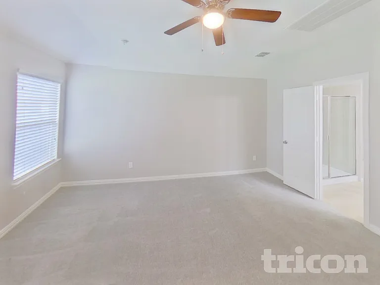 810 Silverbell St — Photo 7