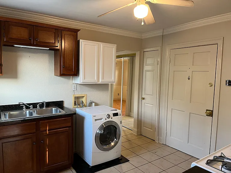 519 Constantinople St #B — Photo 8