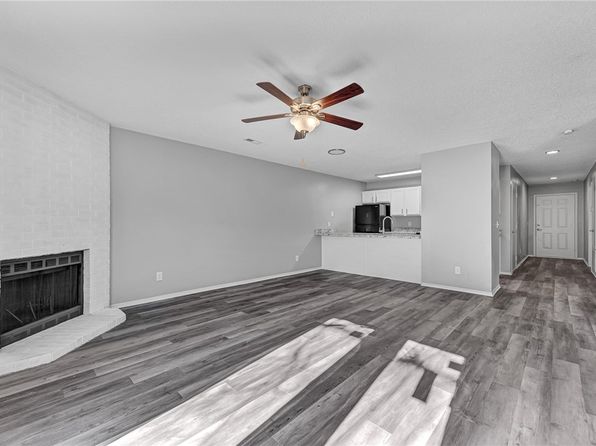 fayetteville-arkansas-448601819 picture