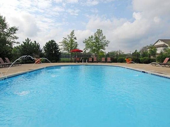 Heated Pool w/Fountain