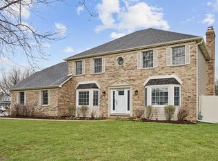 201 N Cambridge Dr, Geneva, IL 60134