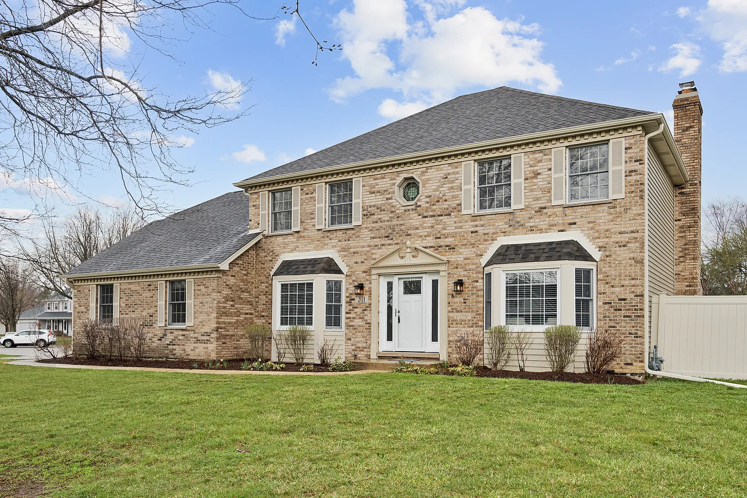 201 N Cambridge Dr photo 1