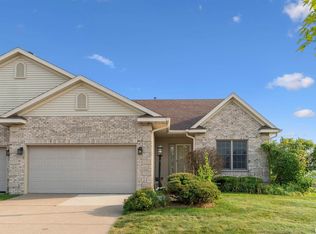 5521 Baraboo Ct, Davenport, IA