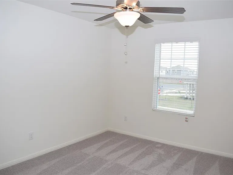 431 Robins Nest Ln — Photo 24