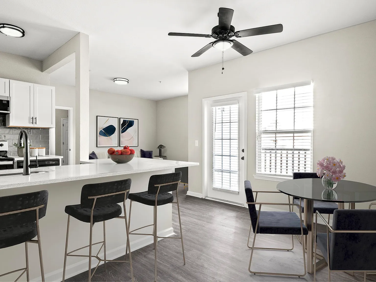 The Dutton Luxury Apartments — Photo 1