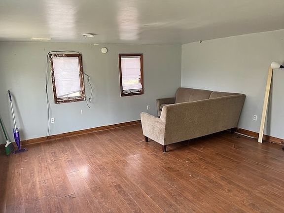 4th image of 903 Cayuga Heights Rd