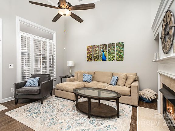 5th image of 4939 S Hill View Dr