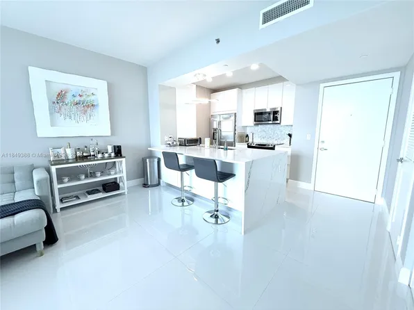 951 Brickell Ave APT 3402, Miami, FL 33131