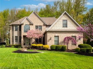 25800 Iris Ct, Westlake, OH 44145