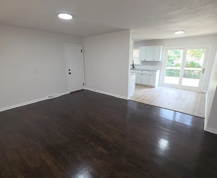 806 SE Browning Ave — Photo 5