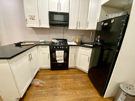 Rented by Safdie Realty Group | media 15