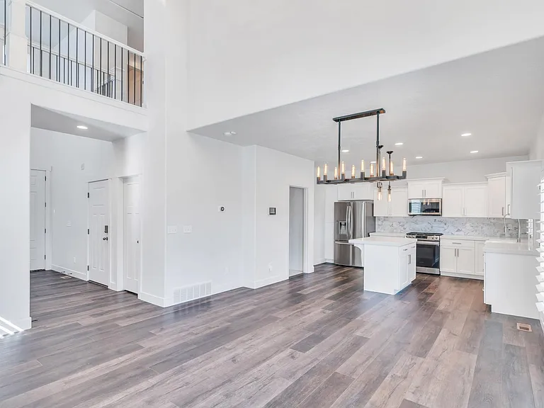 512 N 20 W — Photo 5