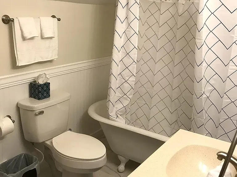 526 Monroe St — Photo 11