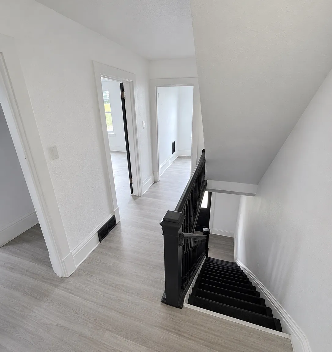 3 bed, 1.5 bath, 1240 sqft, $1,900 — Photo 2