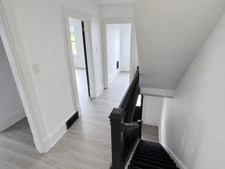 1220 Washington Pike — Photo 2