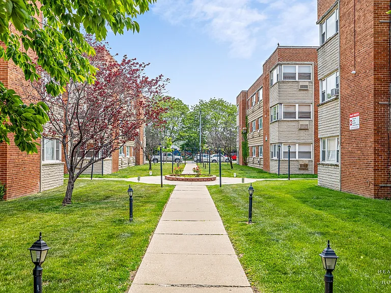 2411 W Balmoral Ave #1D — Photo 18