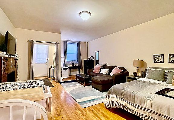4th image of 312 W 76th St #F