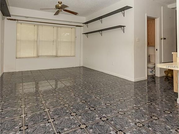 5th image of 619 Canterbury Ln