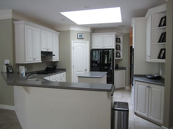Kitchen w/skylight