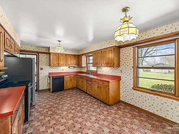 4th image of 39W258 Seavey Rd