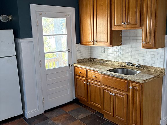 2nd image of 607 Goodall Ave APT 2