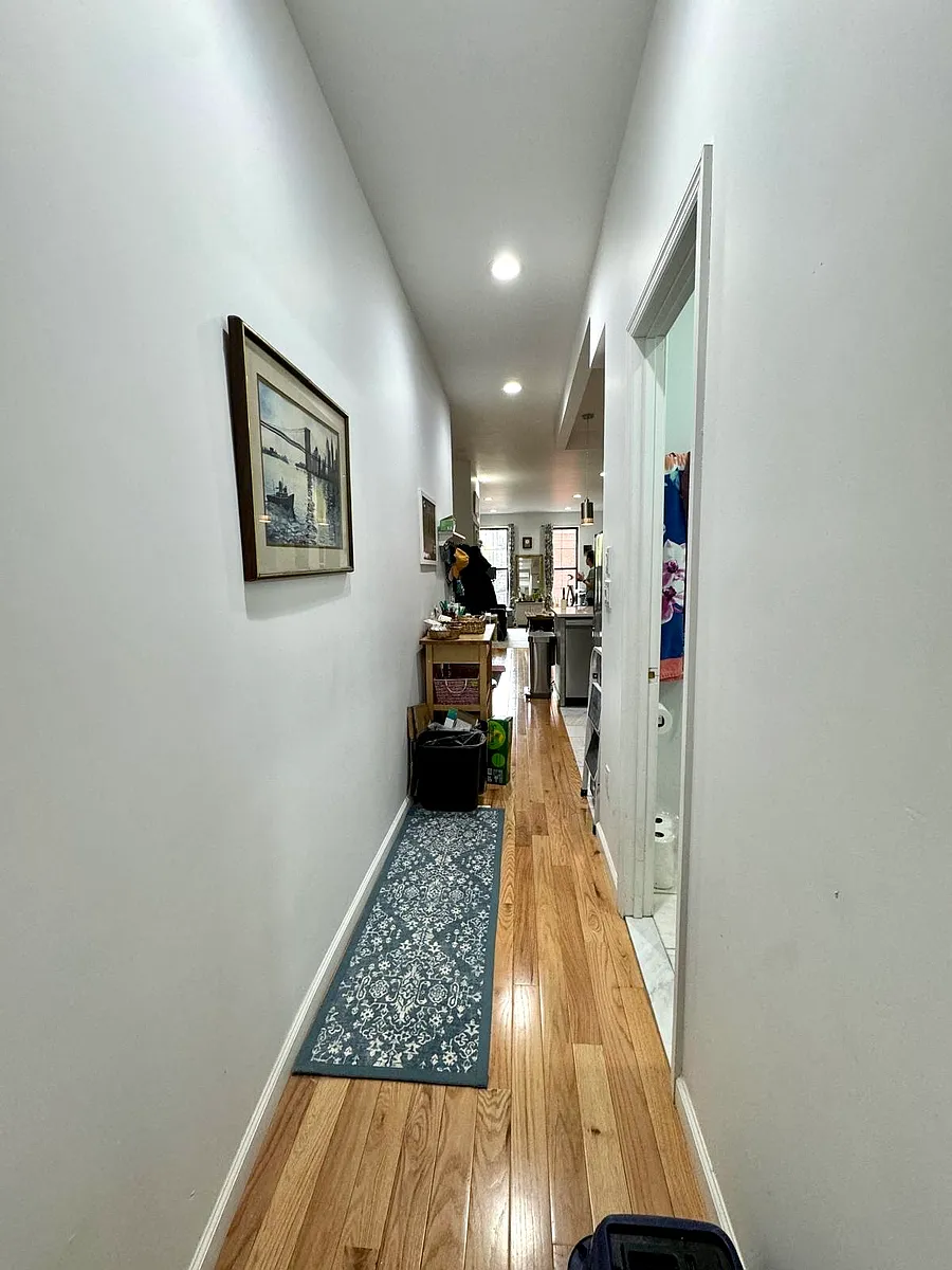 Building Photo - 235 5th Ave #2R