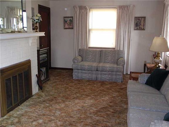 3rd image of 3919 Lawnview Ave