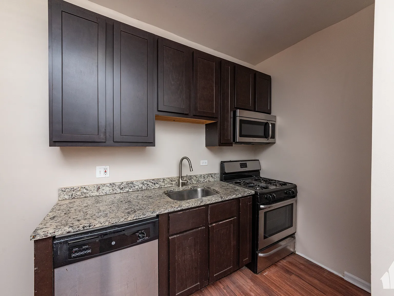 2 bed, 1100 sqft, $1,895 — Photo 4
