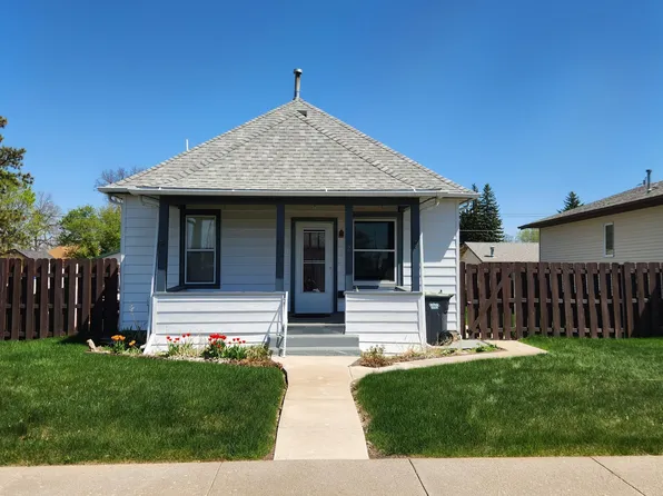 210 9th Ave SW, Mandan, ND 58554