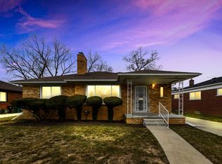 24281 Blackstone St, Oak Park, MI 48237