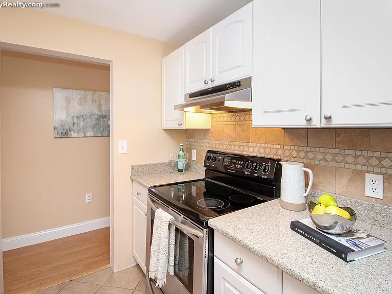 161 W 6th St #C — Photo 15