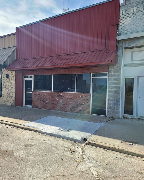 1st image of 228 N Broadway Ave