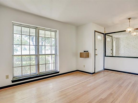 4th image of 13826 Hollypark Dr