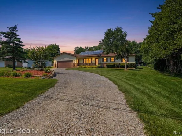 555 E Square Lake Rd, Troy, MI 48085