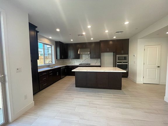 Bergamo Lot 69 Kitchen