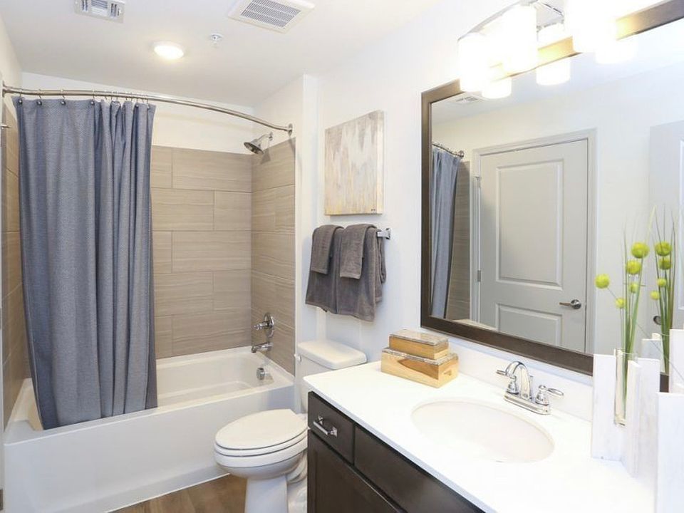 2nd image of 4 Spruce St #14M