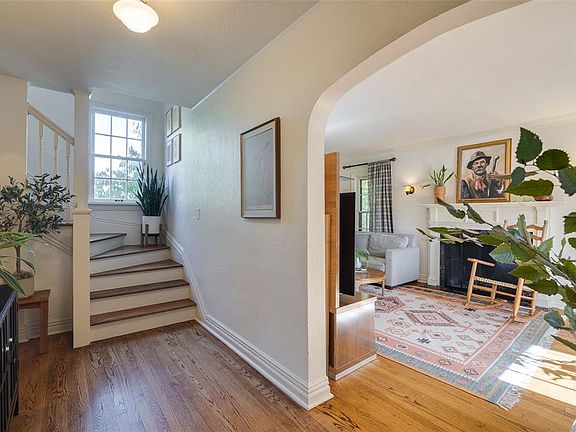 3rd image of 901 NW 37th St