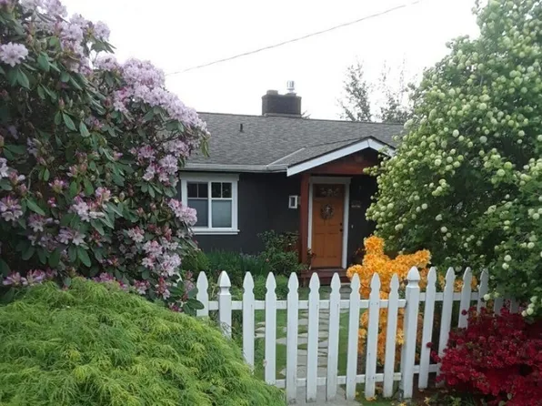 743 8th Street S, Kirkland, WA 98033