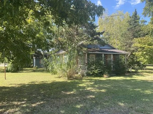 200 N Elm St, Kenton, TN 38233
