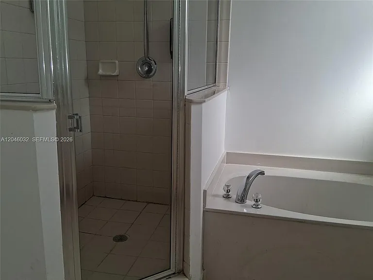 1044 NE 30th Ave — Photo 14