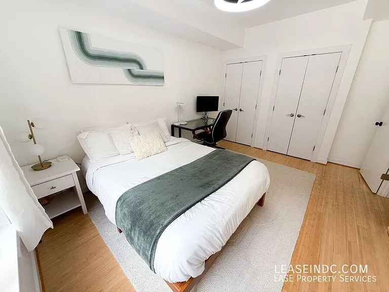 233 R St NE #A — Photo 14