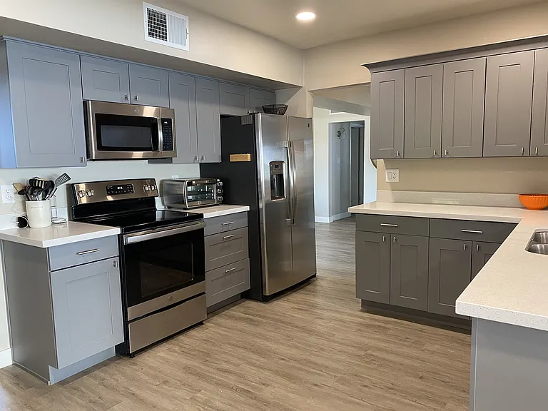 2136 W Village Dr — Photo 52