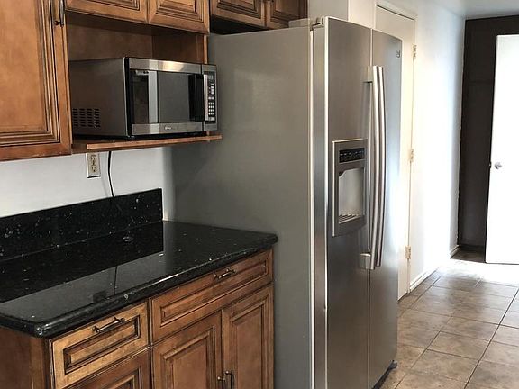 4th image of 327 E Live Oak St APT D