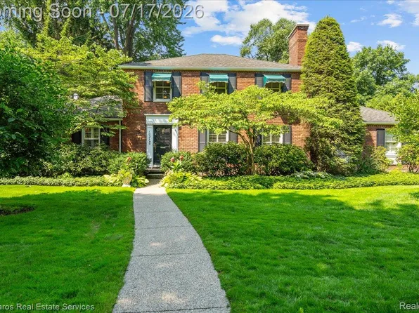1023 Buckingham Rd, Grosse Pointe, MI 48230