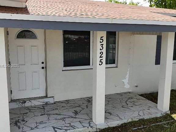 3rd image of 5325 SW 22nd St