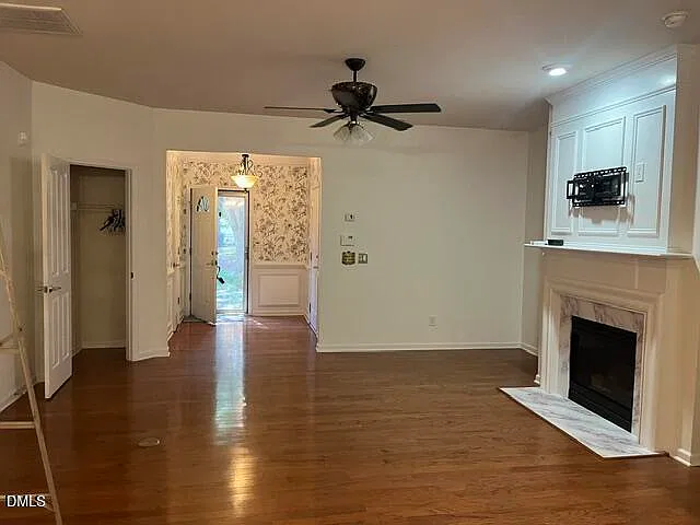 3 bed, 2.5 bath, 1600 sqft, $2,000 — Photo 3