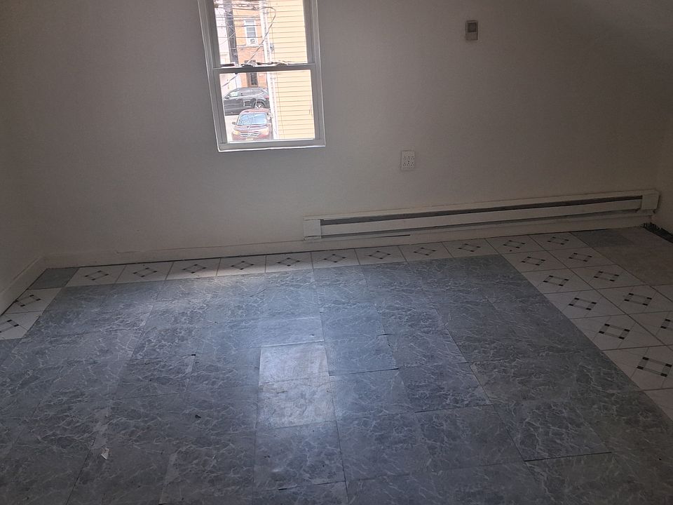 1st image of 1143 Summit Ave #5